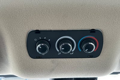 2024 Chevrolet Express Passenger 3500 1LT