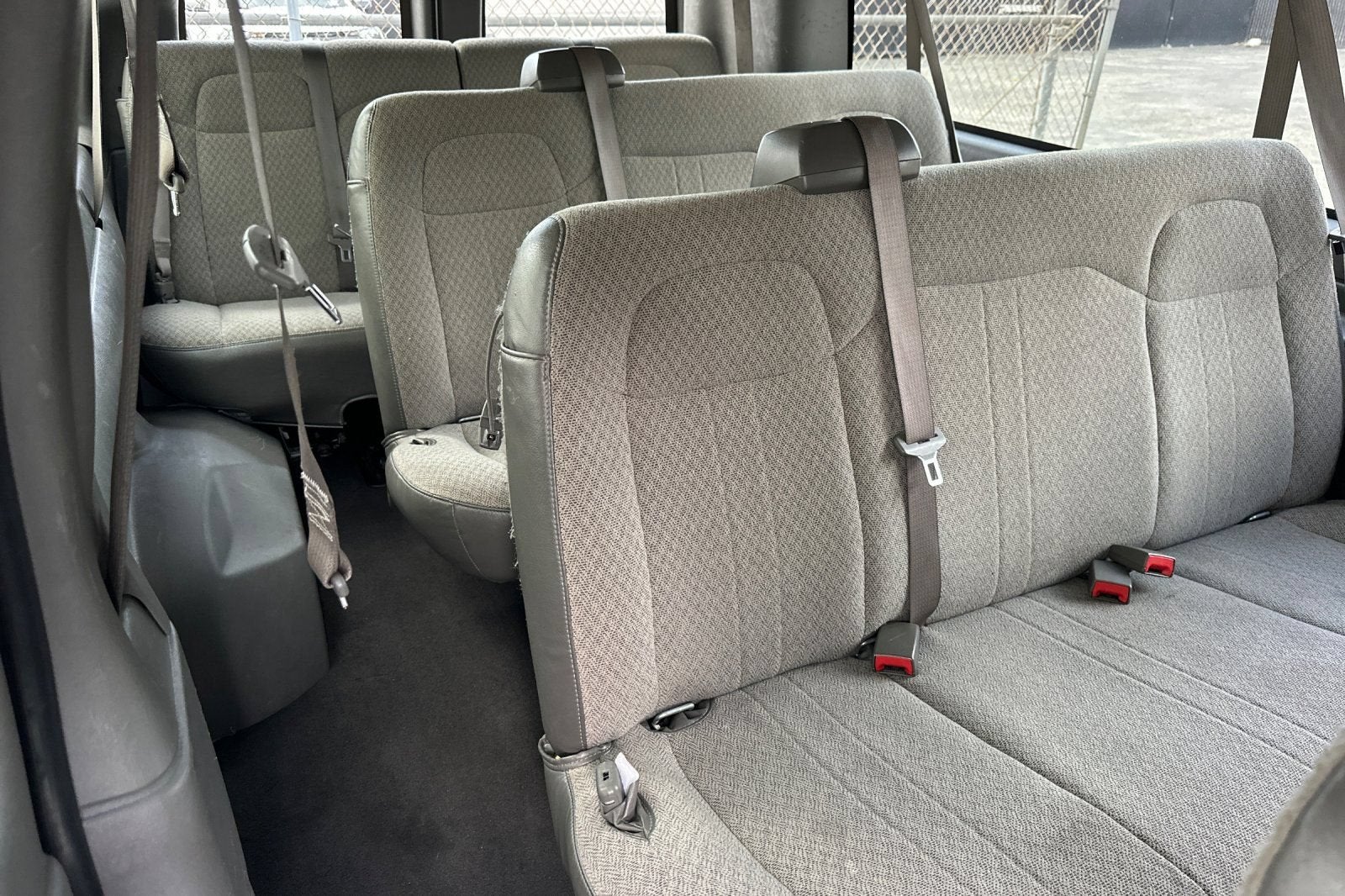 2024 Chevrolet Express Passenger 3500 1LT