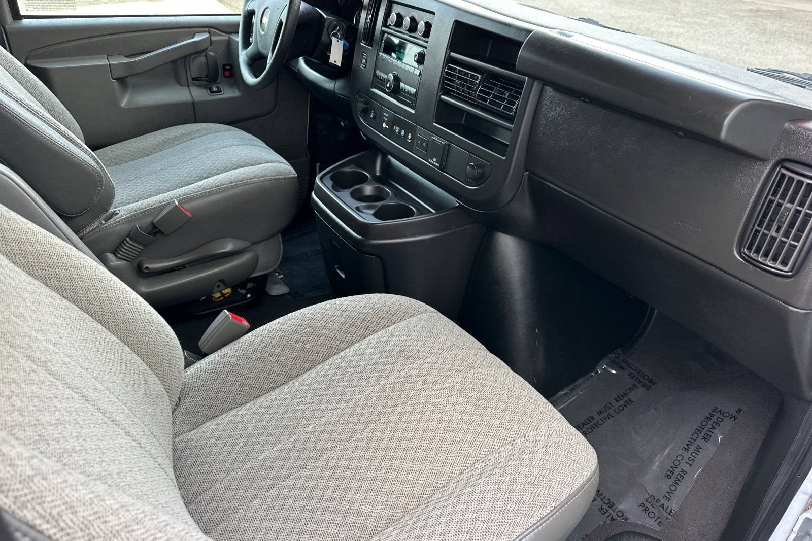 2024 Chevrolet Express Passenger 3500 1LT