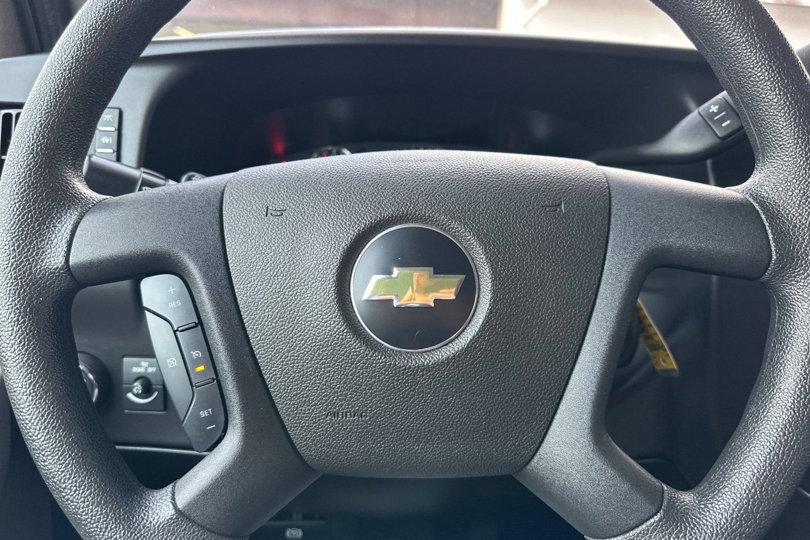 2024 Chevrolet Express Passenger 3500 1LT