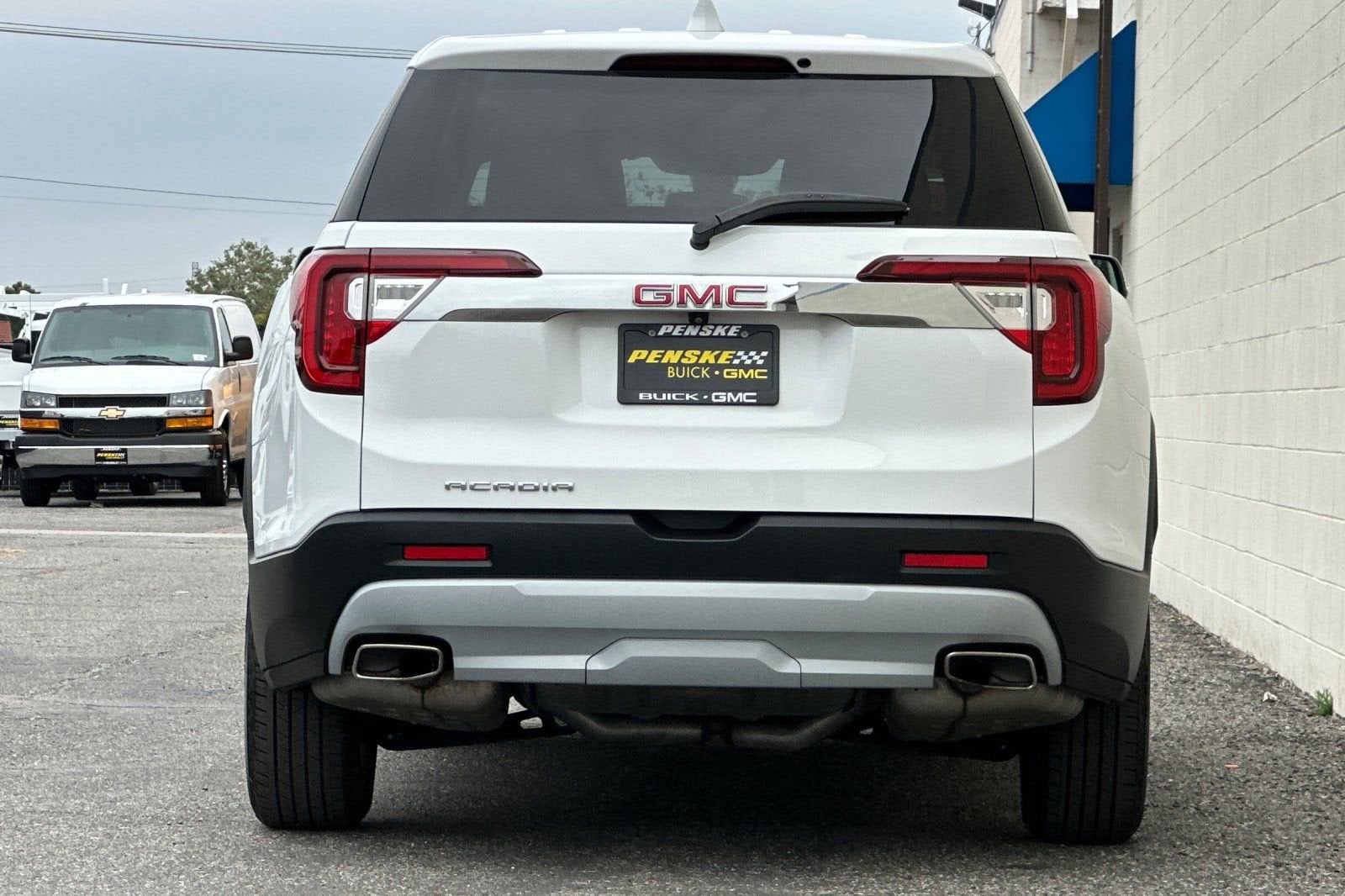 2023 GMC Acadia SLE