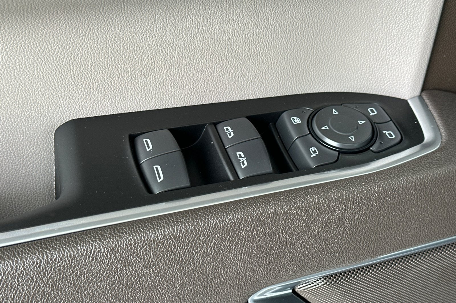 2026 GMC Sierra 1500 SLT - Photo 12