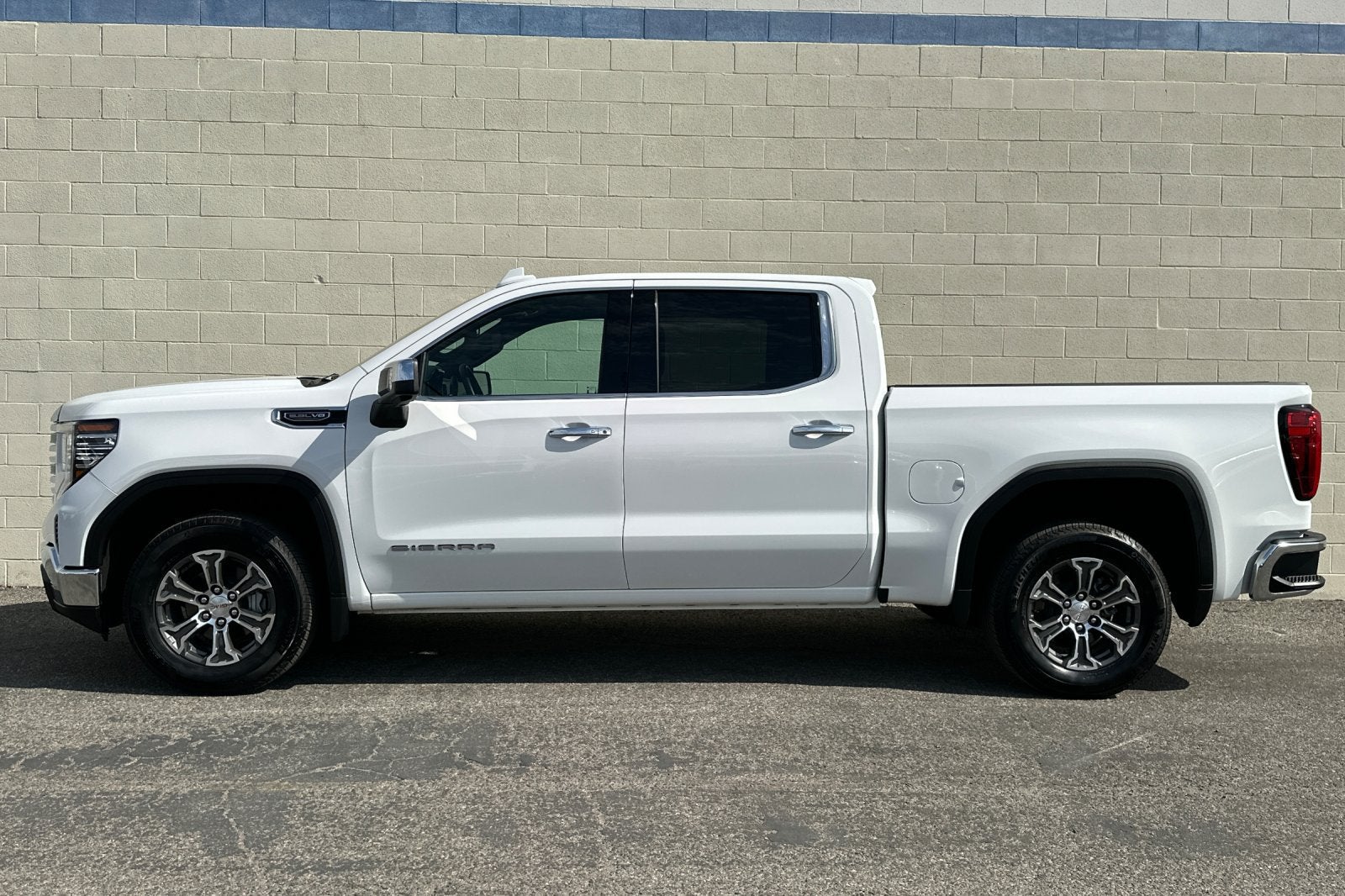 2026 GMC Sierra 1500 SLT - Photo 7
