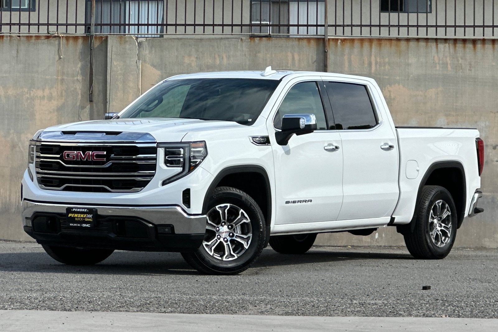 2026 GMC Sierra 1500 SLT - Photo 8