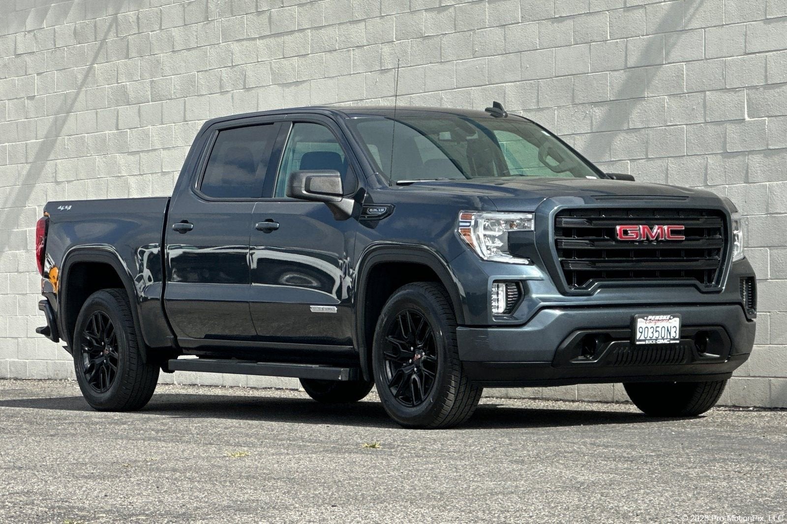 2022 GMC Sierra 4WD Crew Cab Short Box Elevation's photo