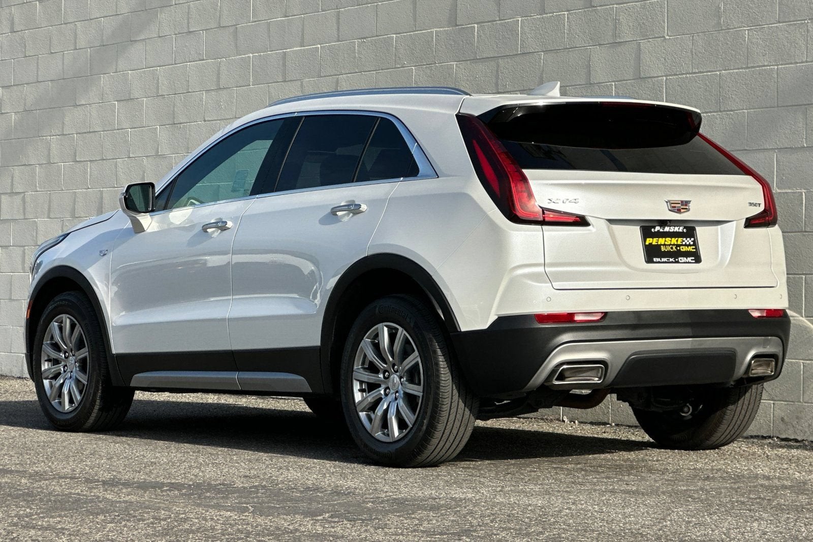 2023 Cadillac XT4 FWD Premium Luxury