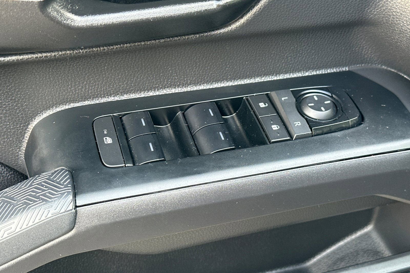 2025 Toyota Tacoma 2WD SR5