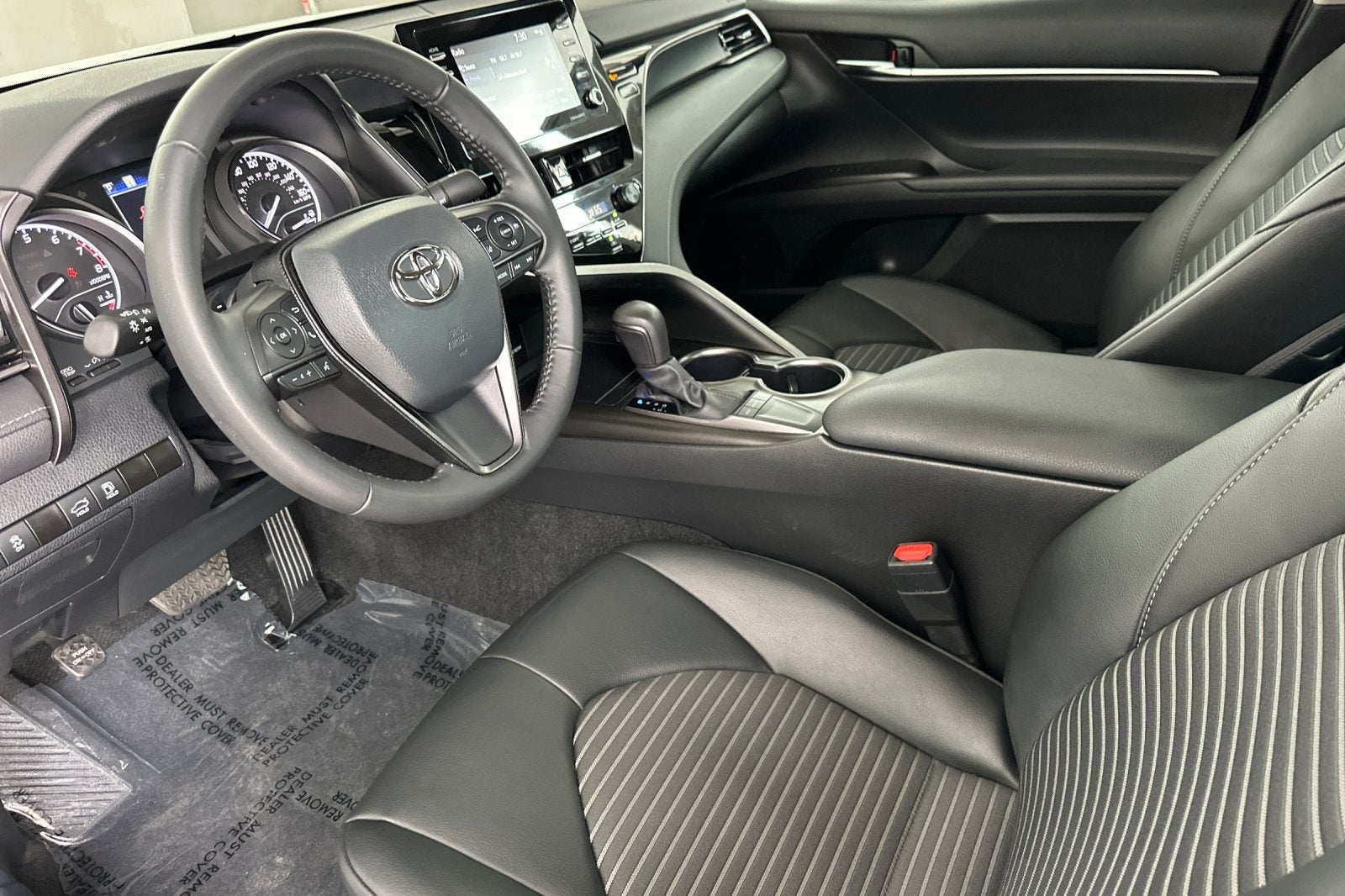 2024 Toyota Camry SE - Photo 10