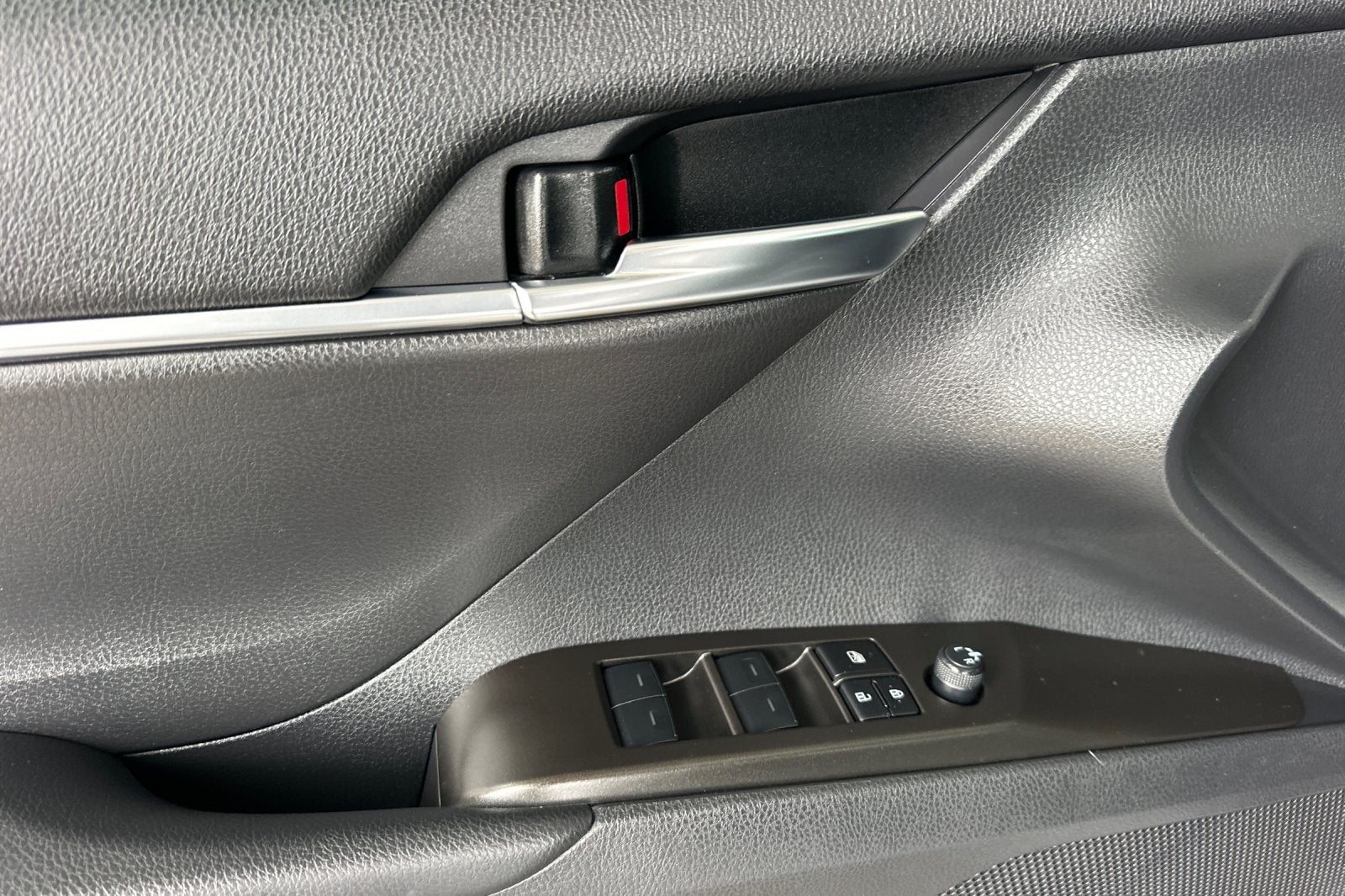2024 Toyota Camry SE - Photo 11