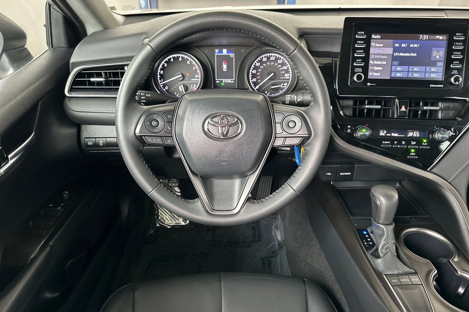 2024 Toyota Camry SE - Photo 16