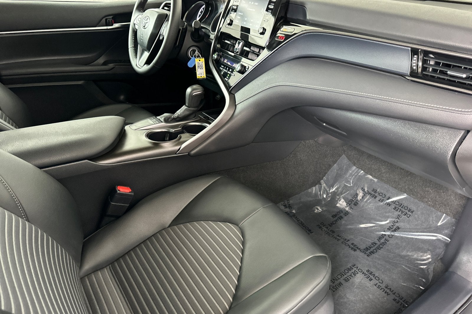 2024 Toyota Camry SE - Photo 18