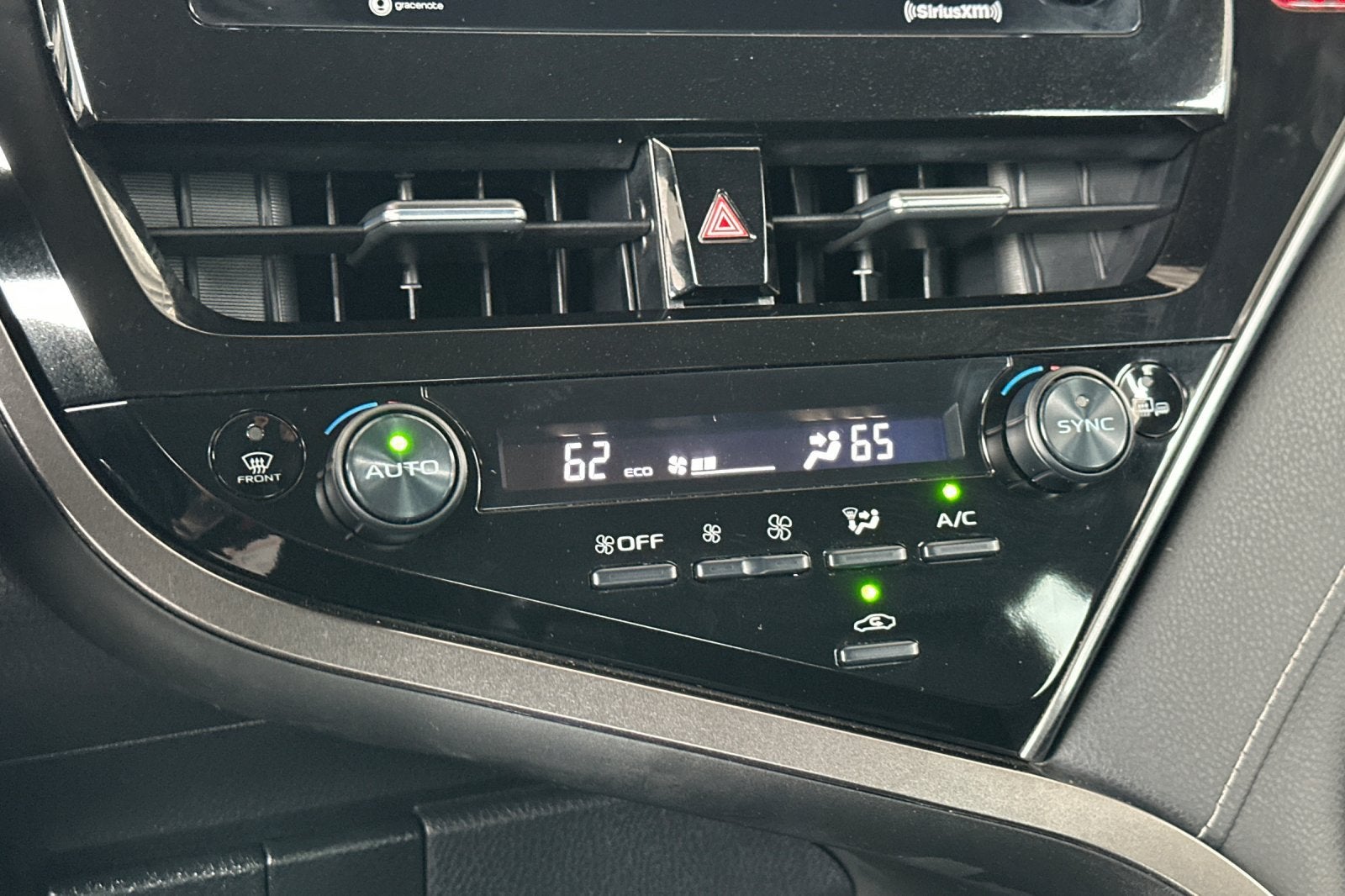 2024 Toyota Camry SE - Photo 25