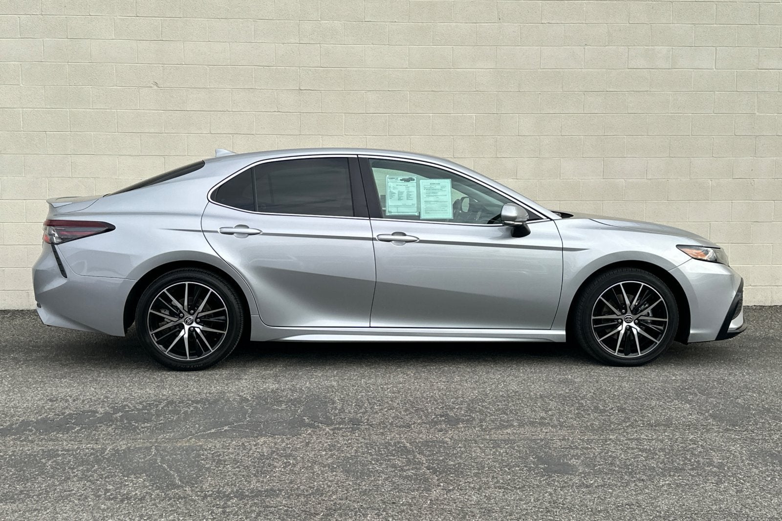 2024 Toyota Camry SE - Photo 3