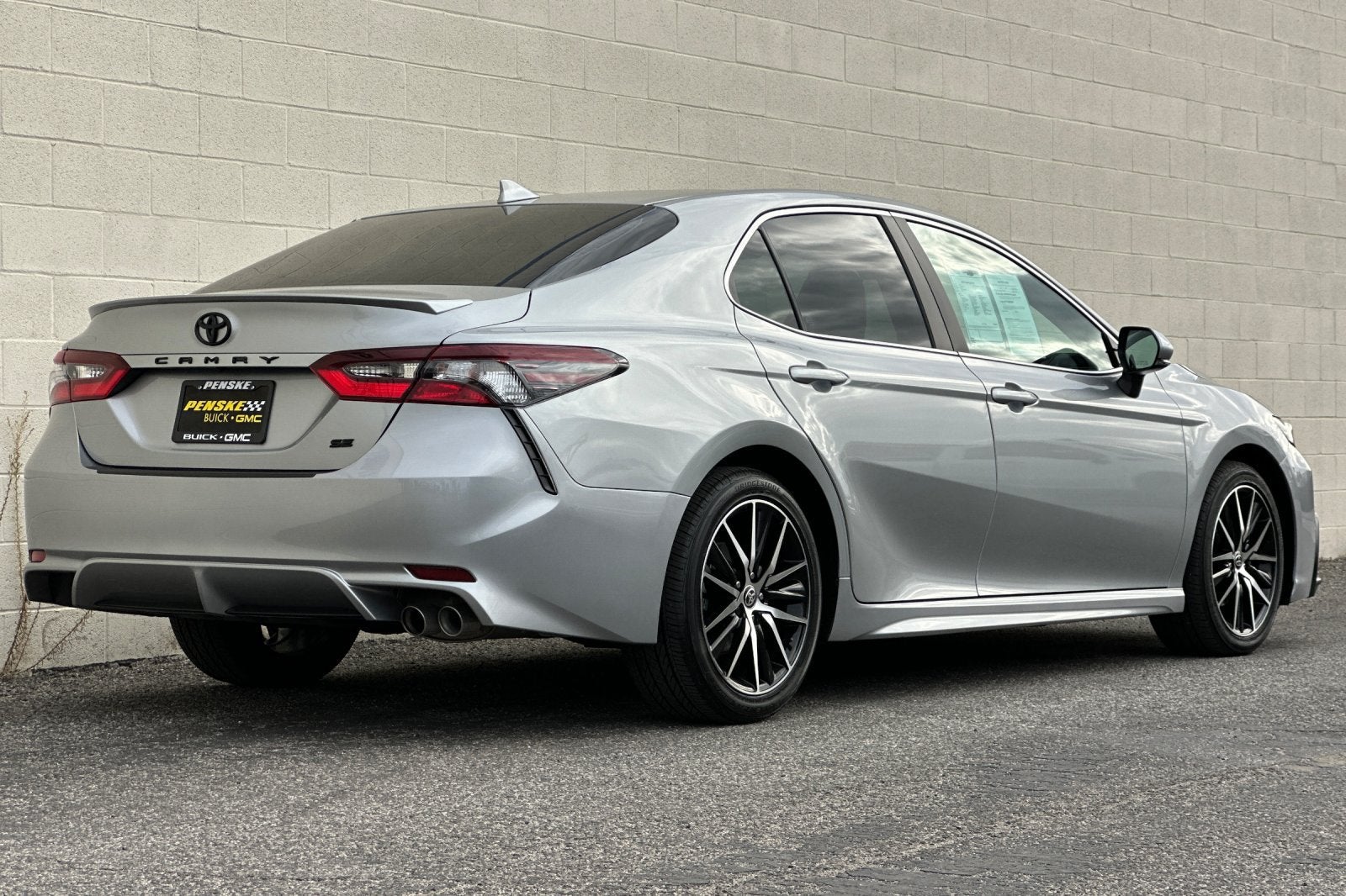 2024 Toyota Camry SE - Photo 4
