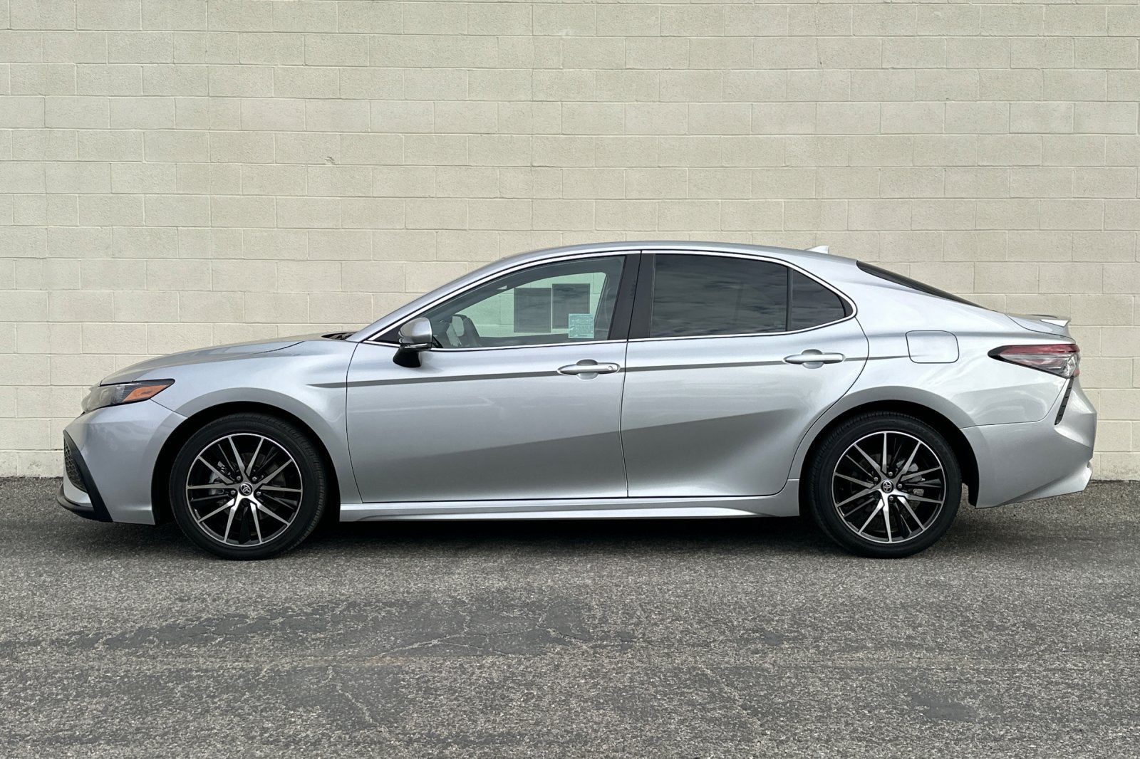 2024 Toyota Camry SE - Photo 7