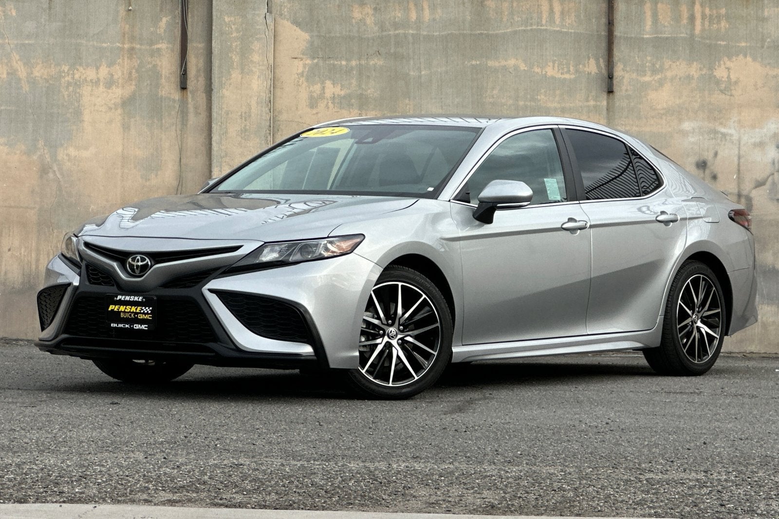 2024 Toyota Camry SE - Photo 8