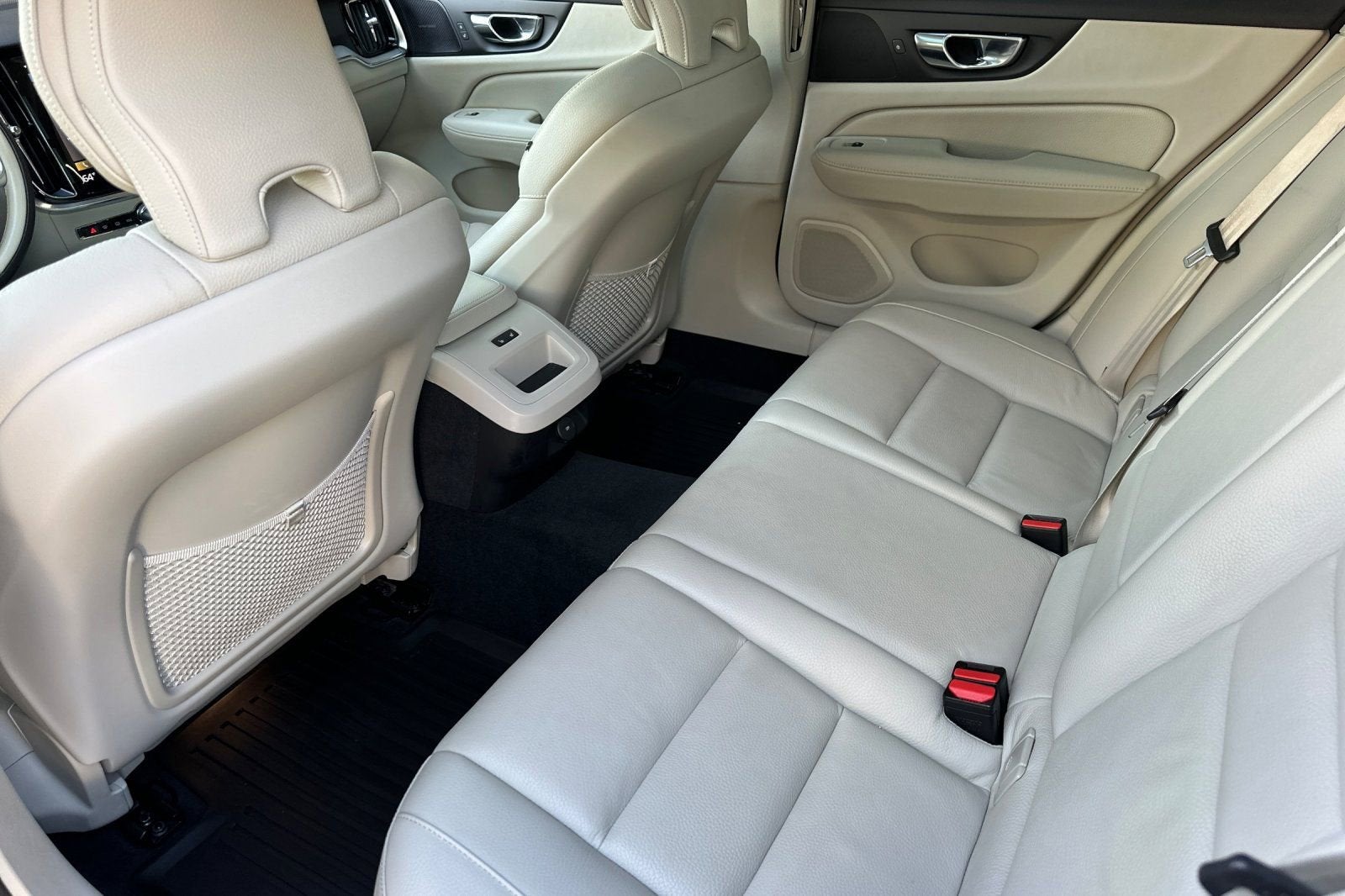 2022 Volvo V60 Cross Country T5