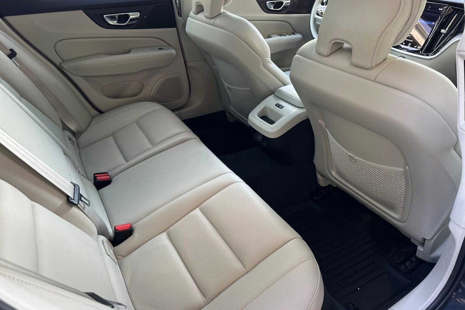 2022 Volvo V60 Cross Country T5