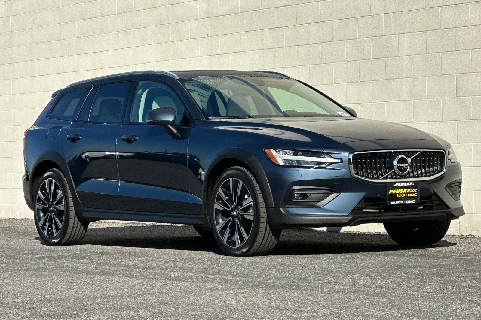 2022 Volvo V60 Cross Country T5