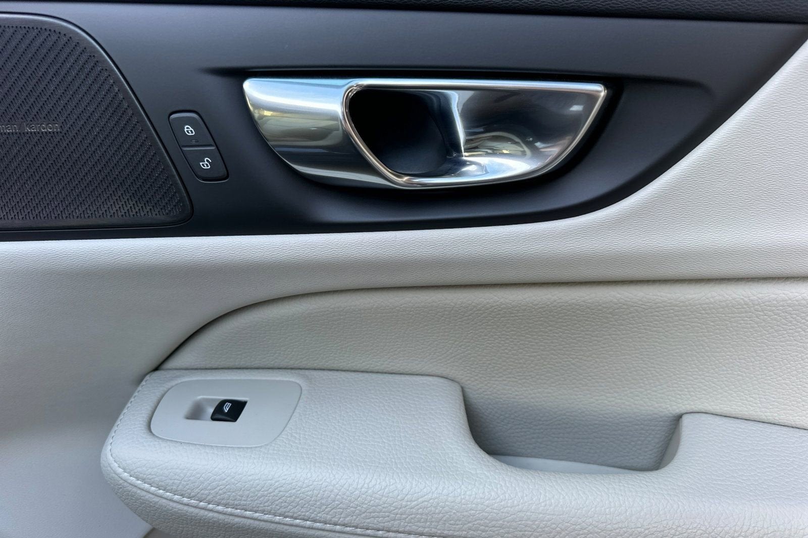 2022 Volvo V60 Cross Country T5