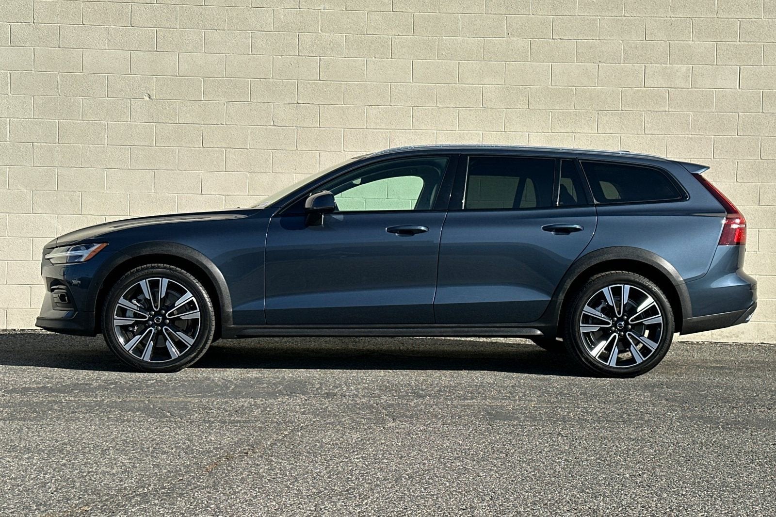 2022 Volvo V60 Cross Country T5